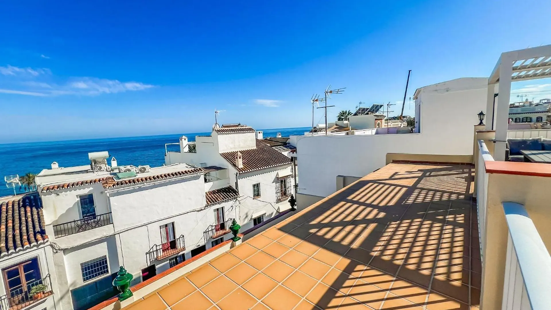 Apartamento Discover This Beautiful Penthouse Located In The Heart Of Nerja, On The Iconic C