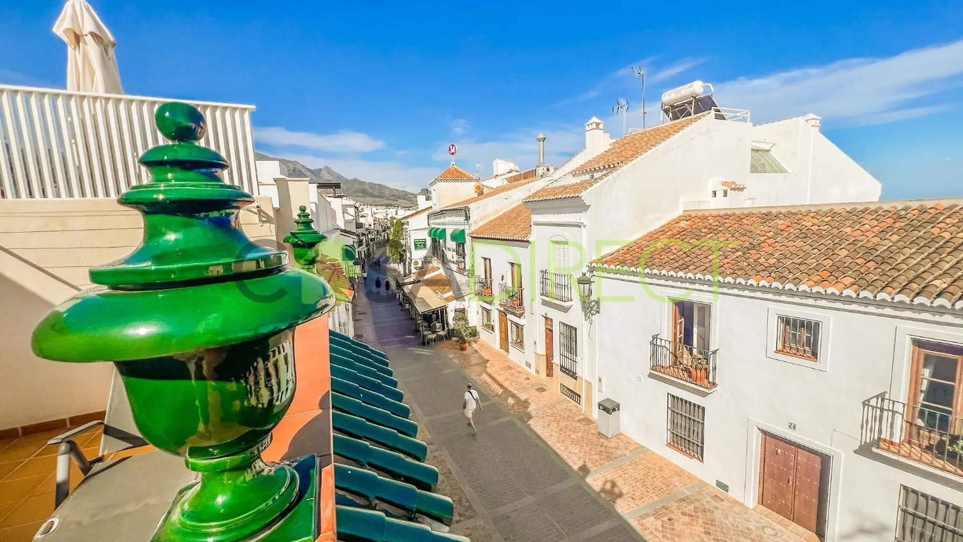 Discover This Beautiful Penthouse Located In The Heart Of Nerja, On The Iconic C Apartamento Nerja