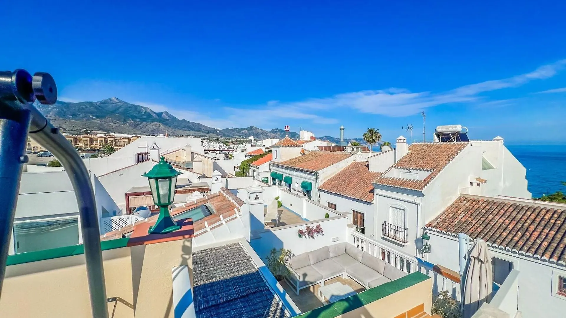 Apartamento Discover This Beautiful Penthouse Located In The Heart Of Nerja, On The Iconic C España