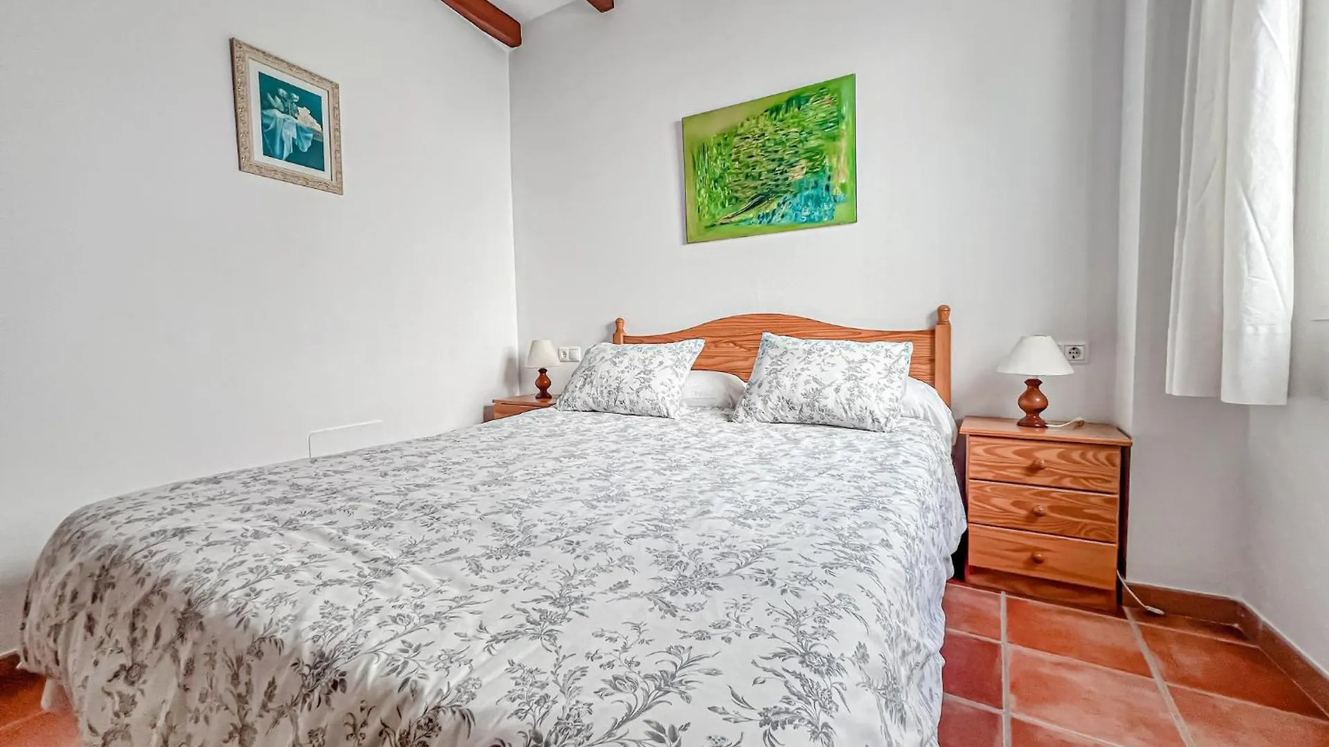 Discover This Beautiful Penthouse Located In The Heart Of Nerja, On The Iconic C Apartamento Nerja